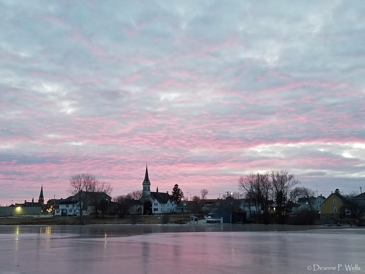 TwoRiversWiscon's tweet photo. Last night's sunset over #SepiaChapel (formerly St. Lukes Church) along the East Twin River. #TwoRiversWI #CoolestCoast #Wisconsin #TravelWisconsin #DiscoverWisconsin
📸 @deannepwells https://t.co/76XgwKYwhU