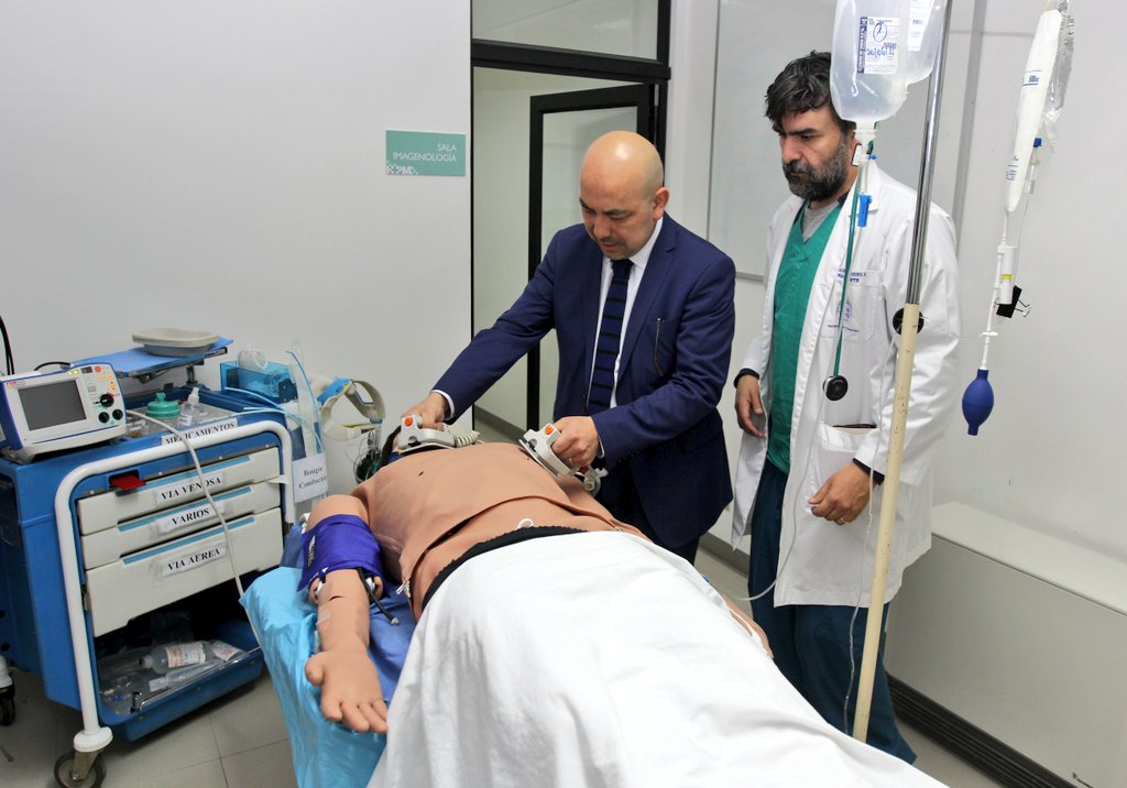 Con Curso de Reanimación Cardiopulmonar para funcionarios de la Fiscalía de Puerto Montt, comienzan las capacitaciones 2020 del Centro de Simulación. El año pasado se capacitaron 39 colegios,  Bomberos y funcionarios públicos. #PuertoMontt <a href="/ministeriosalud/">Ministerio de Salud</a> <a href="/FiscaliaRegionX/">Fiscalía Regional de Los Lagos</a> #RCP