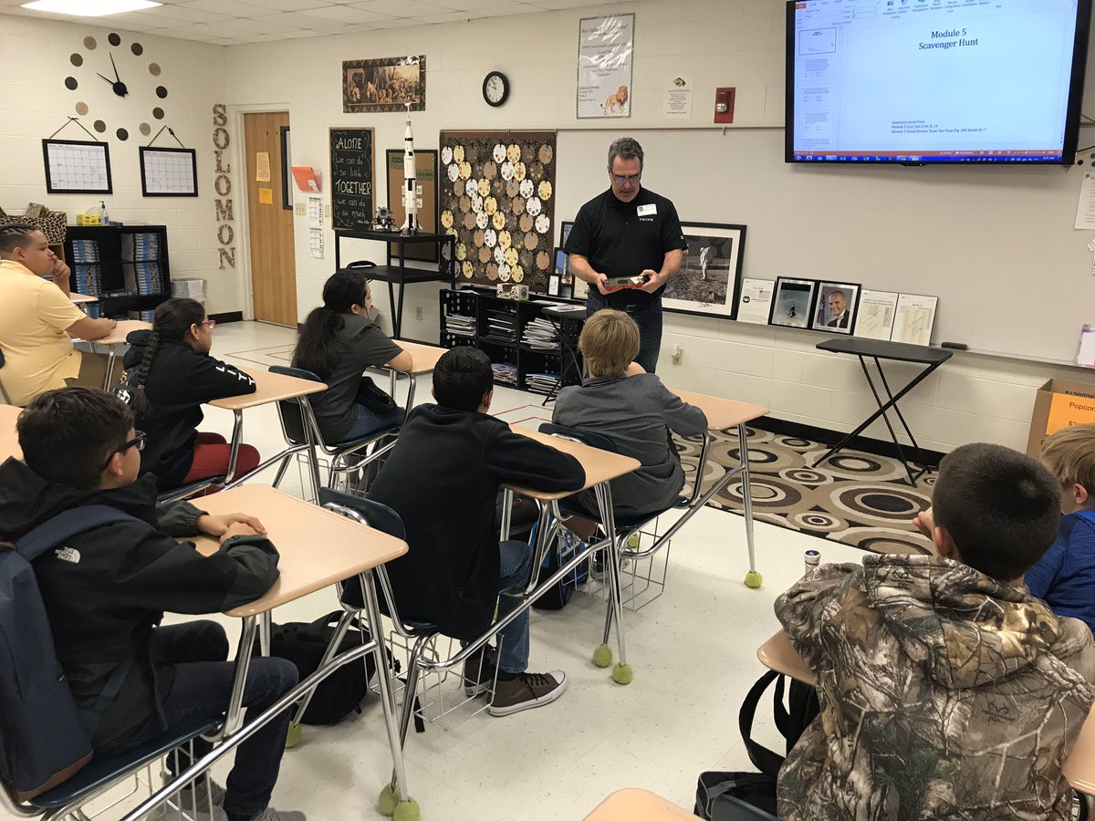 MarisaSolomon47's tweet photo. Thank you @robo_tx for bringing all your fun Space memorabilia and sharing your knowledge with the kiddos of #KaufmanRobotics. And thank you for helping to make our NASA dreams come true!!! https://t.co/ce8vsHV32y