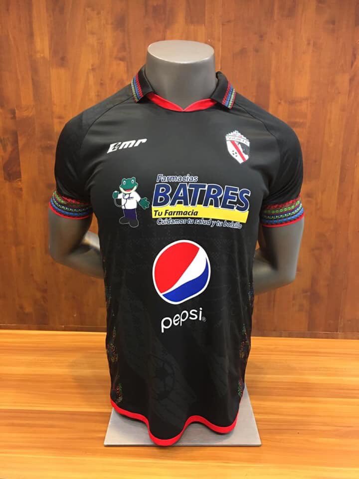 Marca502_'s tweet photo. ¡HERMOSA! 😍😍😍

Deportivo Quiché presentó su nueva camisola que utilizará en el Torneo #Clausura2020 de la Primera División. 

Resaltando nuestras raíces y cultura. La piel del imperio es identidad: Maya - K’iche

¿Qué te parece? 

#MarcaSportsGT https://t.co/eqxVkXrYki