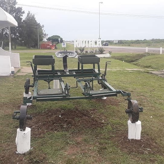 adrimacenet's tweet photo. La máquina transplantadora de batatas perteneciente a mi papá, ya fue instalada en el ingreso a #RioTala gracias Delegado Bronce y empleados municipales. https://t.co/AUP8V8nzTp