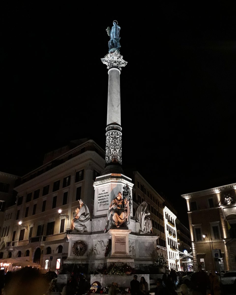 #piazzadispagna #rionecampomarzio #obeliscopiazzadispagna #thisisrome #christmasinrome #natalearoma #tridente #roma