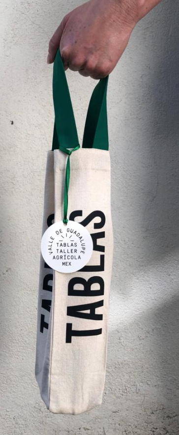 KAEGMedia's tweet photo. Bolsas fabricadas a la medida en loneta para botellas de vino Tablas. Para 1 y 2 botellas de vino. Incluye etiqueta en papel fabriano. #promocionales #souvenirs #merchandising #artículospromocionales #alamedida #regalocorporativo #bolsasparavino #VinoTablas #KAEGMedia #Mexico https://t.co/YjhGkINnYE