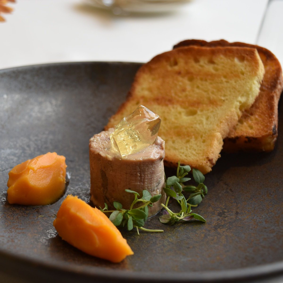 A new decade calls for more than one type of toast.

🍽️: Foie Gras - sweet potato, sauternes, dandelion.