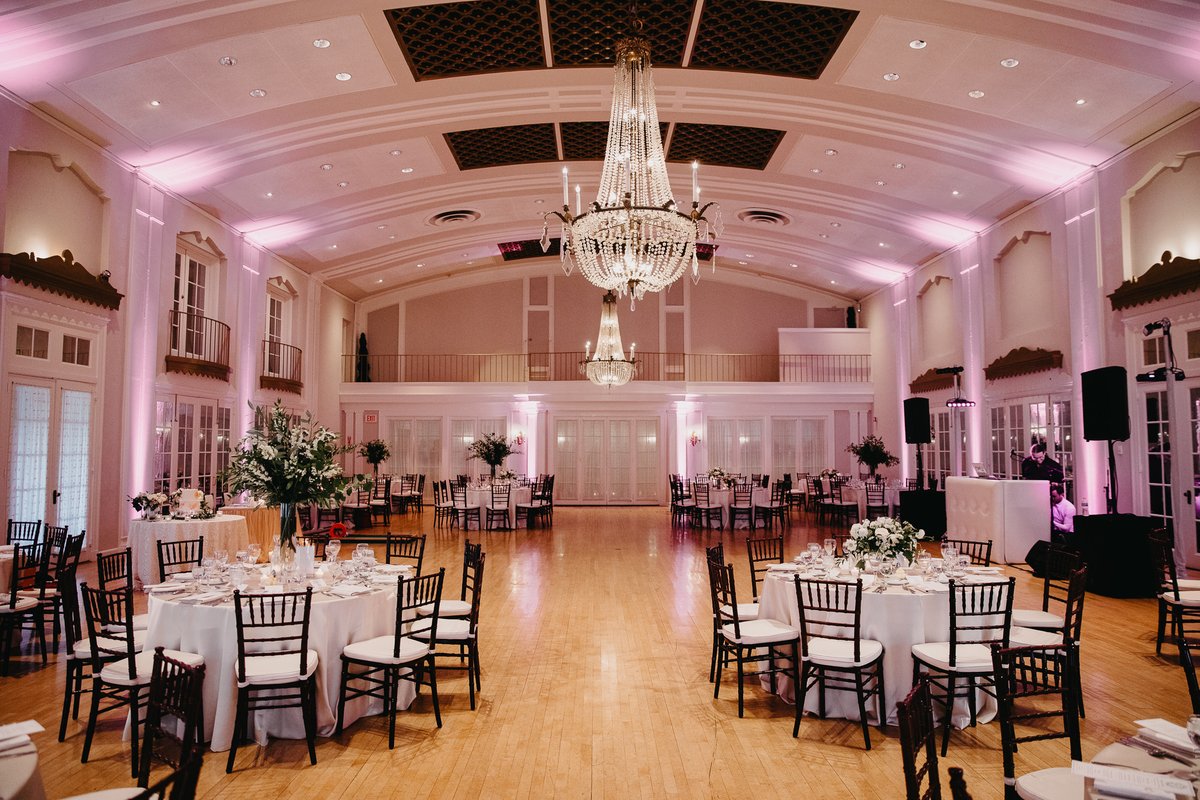 LafayetteClubMN's tweet photo. Planning your #weddingday? Let us show you why #LafayetteClub was chosen as the 2019 Minnesota Bride Magazine 'Best Country/Golf Club Venue'!
https://t.co/YkchahQYMh https://t.co/THiCyJ9yDT
