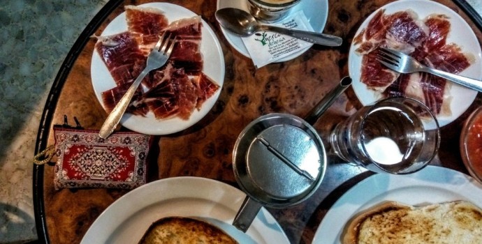 Wondering what a "Typical Spanish Breakfast" looks like?

Read our latest post -->  jamonnatural.com/blog/typical-s… #ThursdayThoughts #SpanishFood #Tapas