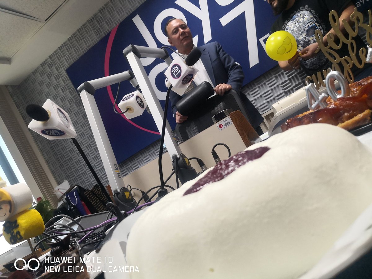 #FelizCumpleMariano estamos de fiesta en <a href="/Joya937FM/">Joya 93.7 FM</a>