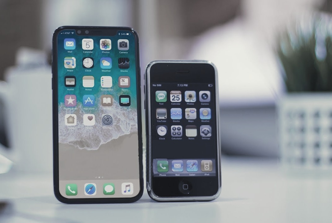 talentseekerUK's tweet image. On this day in 2007 the original model of the iPhone was first announced by Steve Jobs - look at that comparison! ⬇️⬇️ (iPhone x // iPhone 2g)

#technology #technologyhistory #apple #iphone #stevejobs #digital