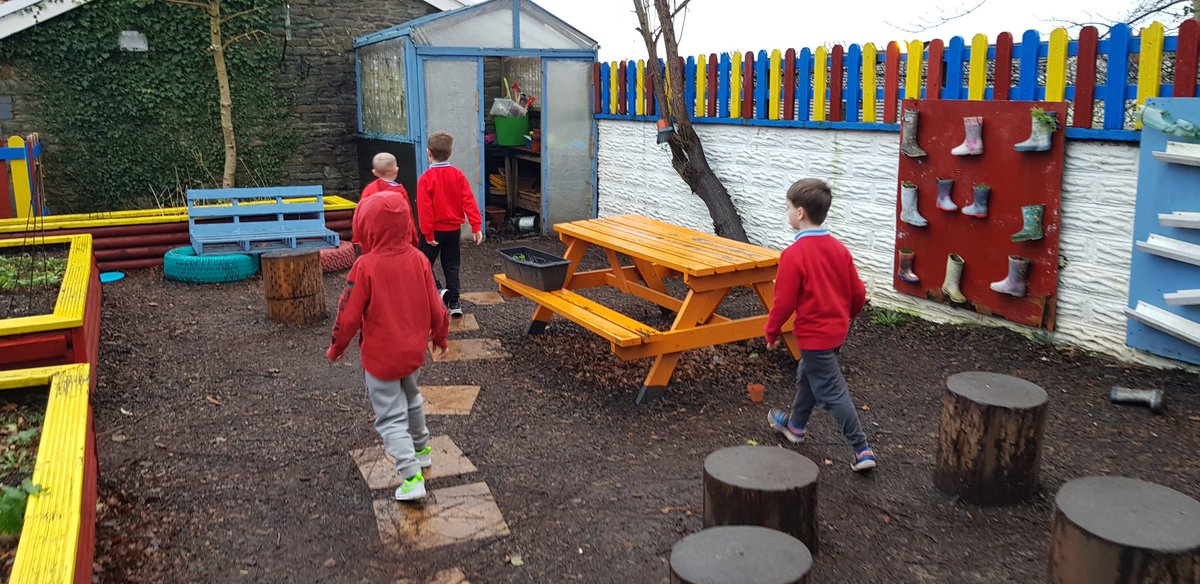 PentrerGraig's tweet photo. #pgpspaceships #pgplit #pgphum https://t.co/XSKoKgdHY2