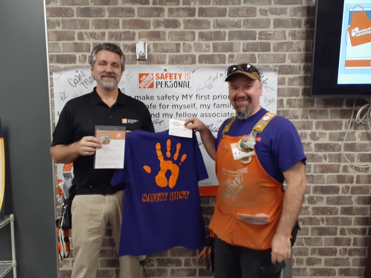 serena_t1's tweet photo. Safety matters monthly winner glen (met)  from charlie in recieving @tkanatzarHD  @EfrenExports @lisaschlemmer1 https://t.co/x5yYDHTeRS
