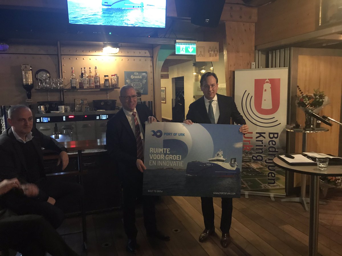 Nieuwe naam voor nieuwe #haven en bedrijventerrein op <a href="/Gemeente_Urk/">Gemeente Urk</a> is  @PortofUrk door <a href="/JanNicoAppelman/">Jan-Nico Appelman</a> <a href="/FlevoNieuws/">Provincie Flevoland</a> <a href="/Geertpost/">Geert Post</a> tijdens nieuwjaarsbijeenkomst <a href="/BedrKringUrk/">Bedrijvenkring Urk</a>