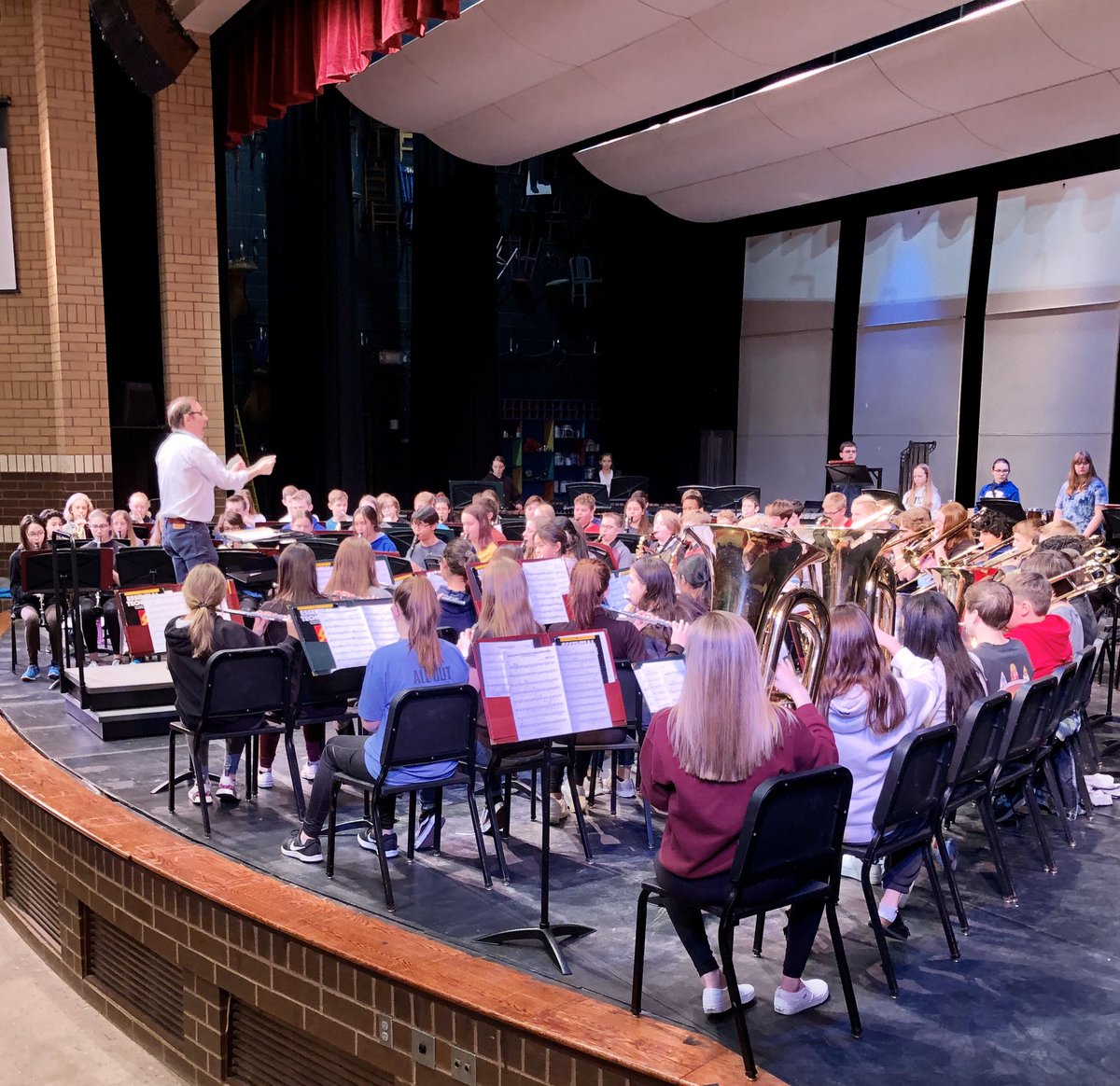 MisterBents's tweet photo. @NewsAtTheRidge 8th Grade Band at Eastview High School rehearsing for tonight’s performance with @EVHSBands. https://t.co/JBbSFW8kIX