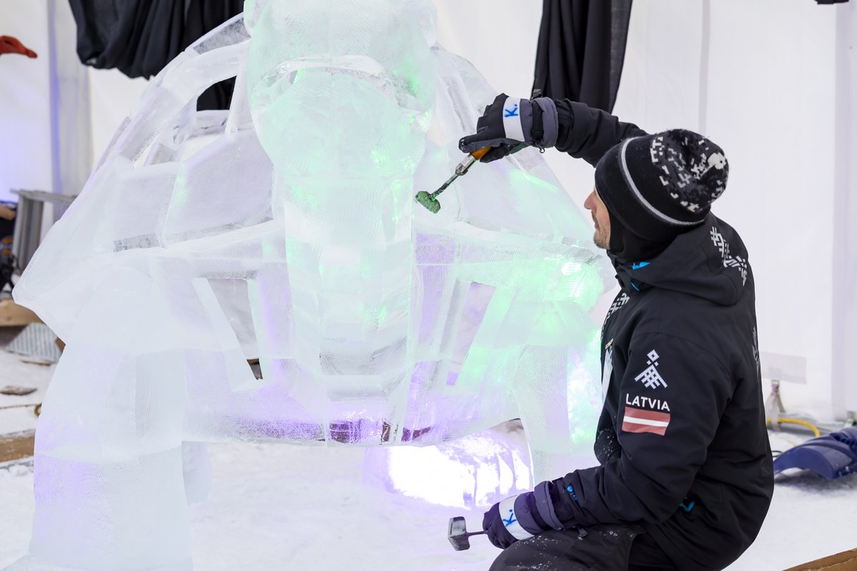 ExploreEdmonton's tweet photo. The coolest art gallery you'll ever visit. Boardwalk #IceOnWhyte Festival returns with creations by some of the world's best ice carvers! On from Jan 23 to Feb 2! https://t.co/qgziBw0tnz #ExploreEdmonton https://t.co/ShZg076K9H