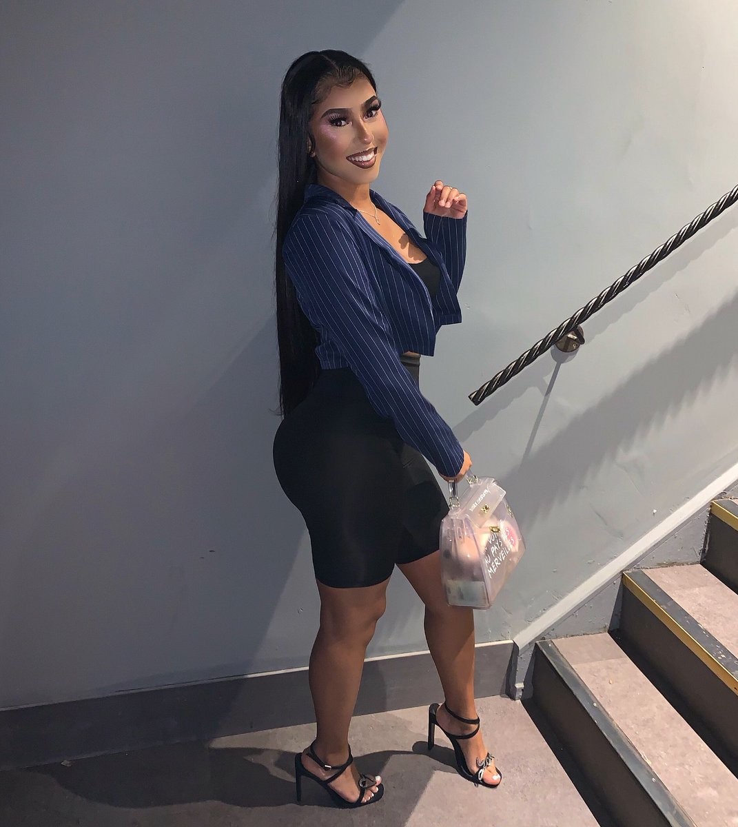 _goldenchay's tweet photo. I’m the bag he tryna secure💰 https://t.co/j8XhXWW5Om