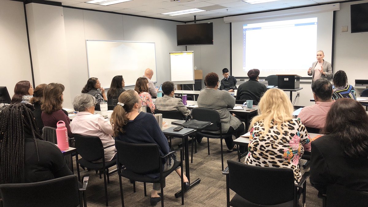 AmandaTrouba's tweet photo. It’s a packed house today in Texas! A huge thank you to Houston Community College for welcoming our Galleria @MicrosoftStore team for @MicrosoftTeams training today! @MicrosoftEDU @ChrisAkin #TeamsforEDU #MicrosoftEdu #MicrosoftStores https://t.co/zDzv4oYDcF