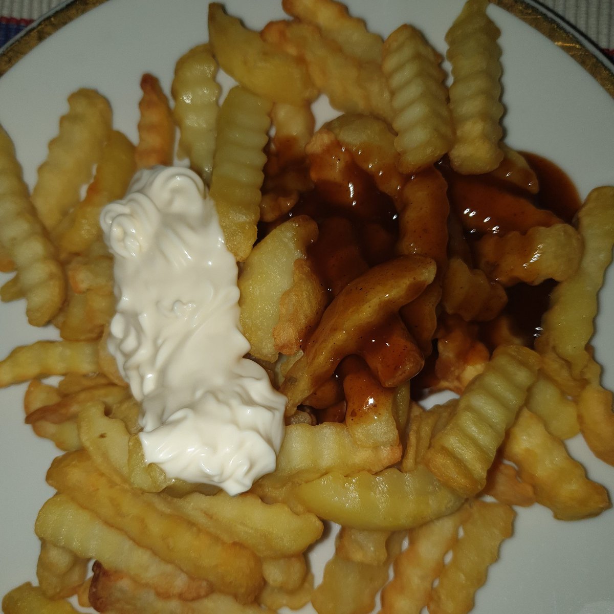 gonzobyrne's tweet photo. 🍟 #dinner #pommesschranke #frenchfries #pommesrotweiss https://t.co/dlBuGHUxJk