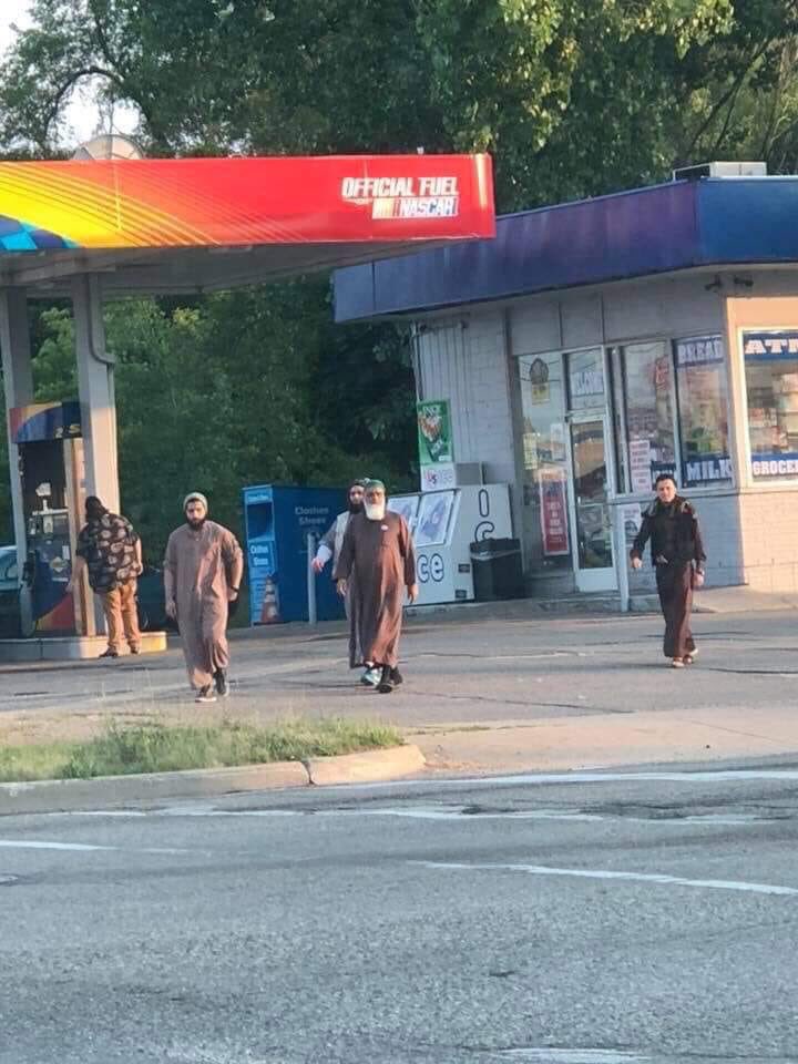 HAPPENING RIGHT NOW: Trump is in Toledo as we speak, and the counter protestors will be out in force. (Sunoco Gas Station In Sylvania Street) #Toledo419
