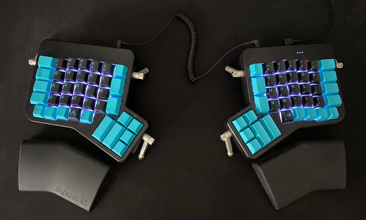 LonghornTaco's tweet image. when #fedex shows up with the custom keycaps for your @ergodoxez that you ordered on #massdrop 6 months ago, but completely forgot about, and you can finally retire all the caps that really didn't fit, it's a #goodday. #Mechanicalkeyboards #keycaps