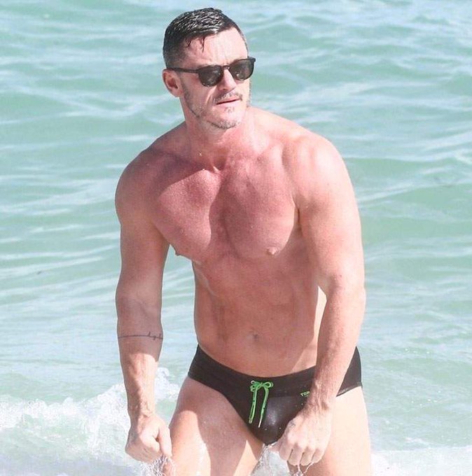 DAZParis20's tweet photo. Hmmm ce moule bite sur Luke Evans 😛😛😛🍆🍆🍆
#moulebite #speedos #gaysinspeedos https://t.co/QY2LwTUWKs
