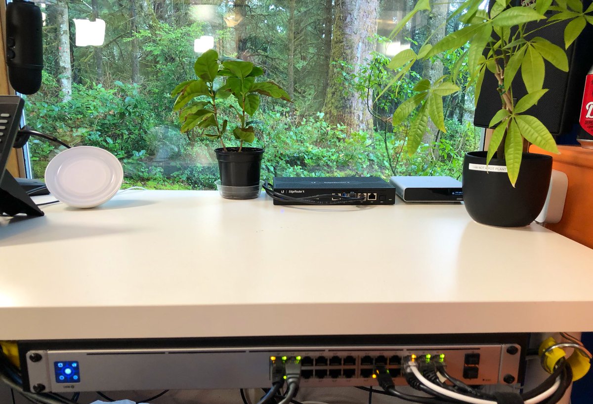 DoubleRadius's tweet image. Check out this upgraded office now with the @ubnt USW-24-POE Gen2 switch installed! @crosstalksol #BuildingBetterNetworks