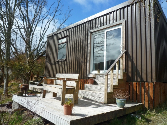 cabinbookers's tweet photo. Situated on a private Scottish Island, the cabin boasts incredible sea and mountain views.

Average £60 per night.
More photos here: https://t.co/2766nul679

#nature #holiday #UK https://t.co/RsPZjZ774A
