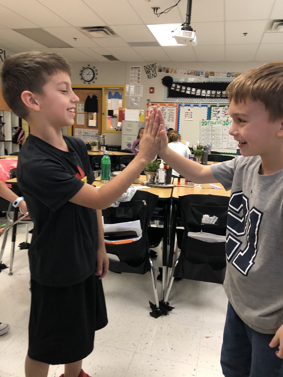 kmkatzenmaier's tweet photo. We’ve decided that high fives are good for the soul. #mmvgrows #rcisdjoy #highfivesforeveryone https://t.co/69jNrlASUZ