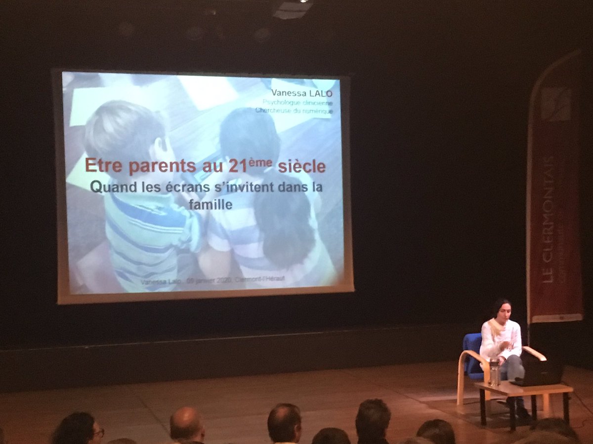 Ben_Delgad's tweet photo. Conférence autour du numérique animée par @Vanessa_Lalo. Des clefs pour changer de regard ! Merci à la communauté de commune de Le Clermontais  #Education #numerique #jeunesse https://t.co/teXcNzVC76