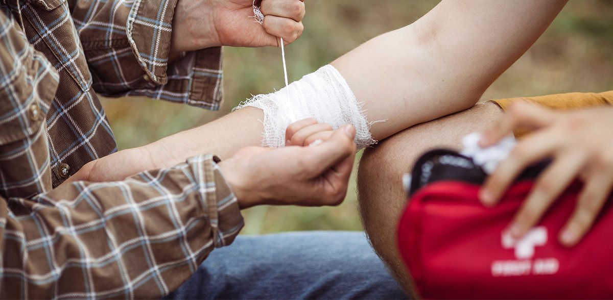 USACarry's tweet photo. How many of you have a well-maintained home first aid kit? How many members of your family know where it is—or how to use it?
Read our latest article: Home First Aid: Getting Started and What You Need 👉🏼https://t.co/tOiyQ5vw69
#preparedness #firstaid #firstaidkit #homefirstaid https://t.co/jxCXbUPBtm