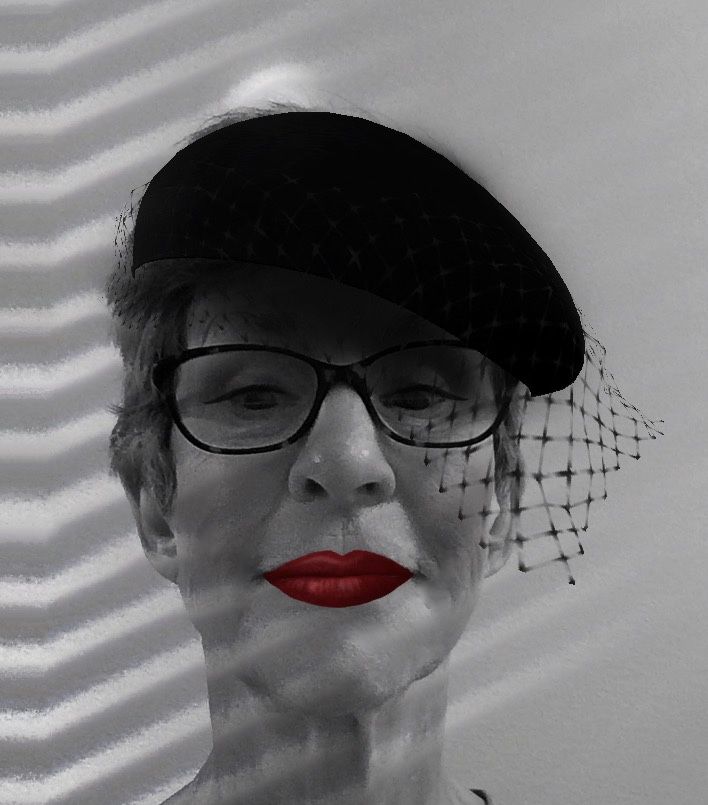 SEPauthor's tweet photo. I so want to be a lady of mystery, but somehow I think I'm more a lady of laptops and laundry. #authorsofinstagram #realitycheck #susanelizabethphillips #danceawaywithme https://t.co/AjpJo00tIq