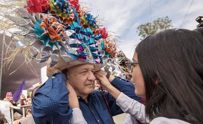 PiperThread's tweet photo. ¿Cuál era la finalidad de cualquier presidente para salir al extranjero?

Vender proyectos de inversión, atraer capitales, crear lazos políticos y comerciales, y ofrecer seguridad en la inversión del País.

¿Cual es la razón de López para recorrer el País?

Seguir en campaña. https://t.co/MbPXkuK6OY