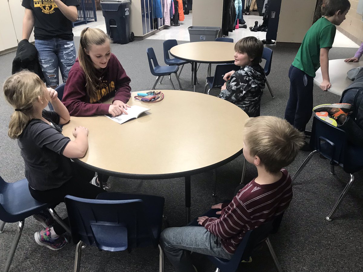 CoachTimGrove's tweet photo. Another fun time with @maesksayles 4th graders this afternoon. Thanks for having us in! https://t.co/HCXCaOHSuJ