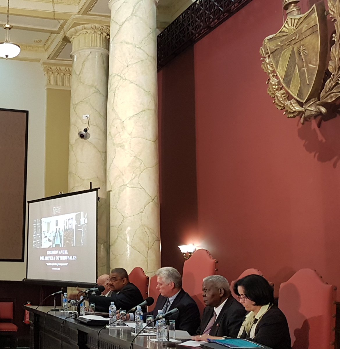 aparedescuba tweet media