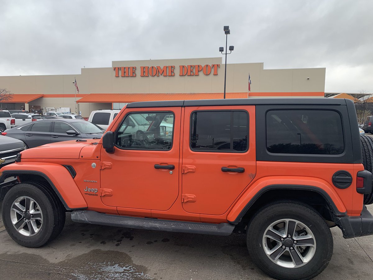ZachMetts's tweet photo. When your rental car matches your company you just have to get it! Thank you OAM Paula and SM Q at store #563 for having me today #GETinvolved https://t.co/KVeUfDYhPv