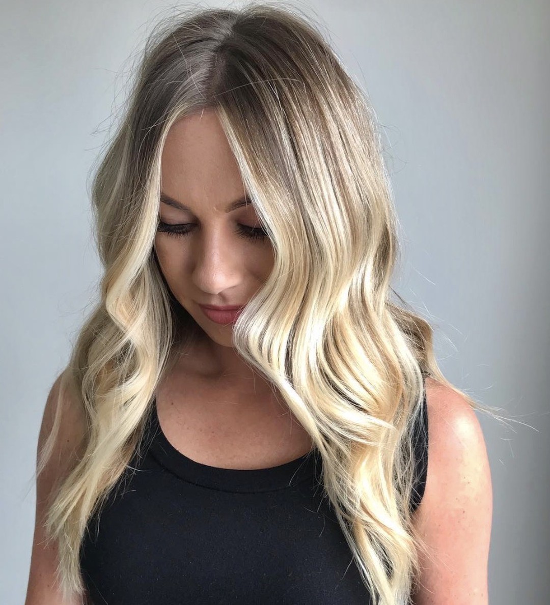 mariotricoci's tweet image. Put the #shadowroot on your 2020 radar. This blended look let's your natural root shine and customizable color do the rest. Color by sloancoloristmt on Instagram
