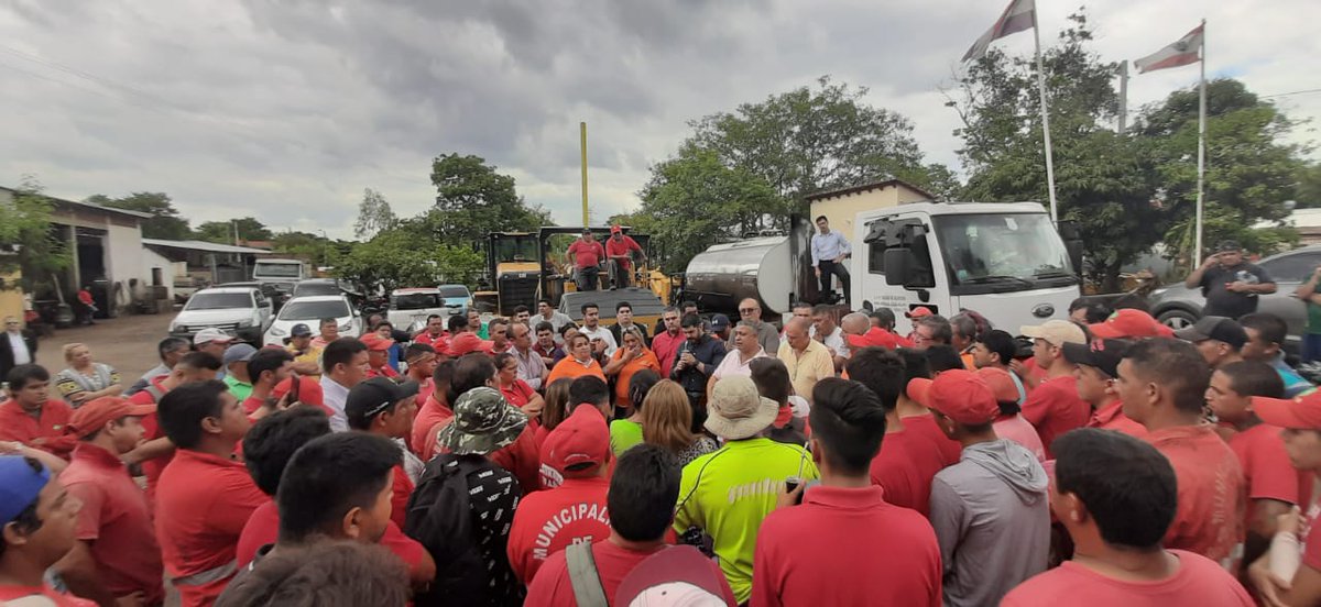 Sitrama1's tweet photo. Nos reunimos con los Compañeros/as del sector de planta Asfáltica y el Intendente de Asunción tocando varios puntos! https://t.co/u8lUN5GxkH