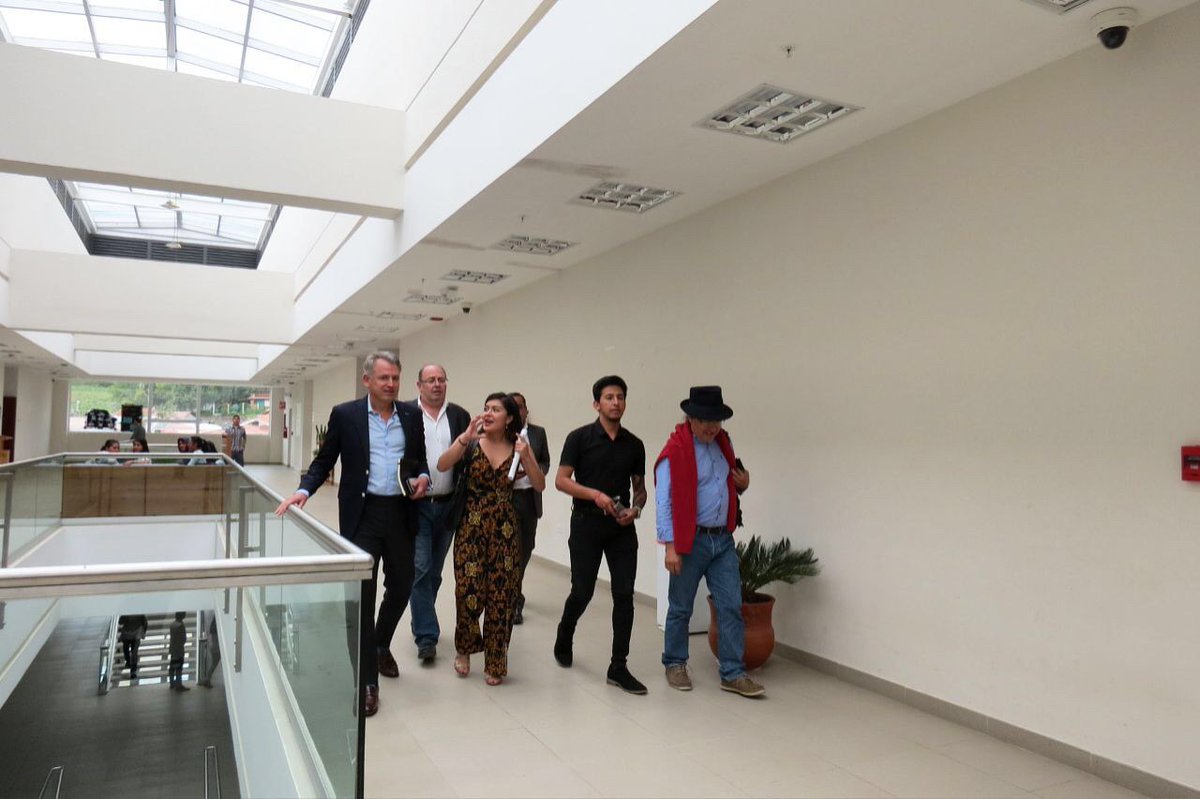 agustinalbanm's tweet photo. Recorremos las instalaciones de la @UNAEcuador, junto a miembros de su comunidad educativa. Una infraestructura de calidad es fundamental para la formación académica de nuestros jóvenes. El #GobiernoEnAcción genera más oportunidades y equidad en la educación superior. https://t.co/axya80EvNP