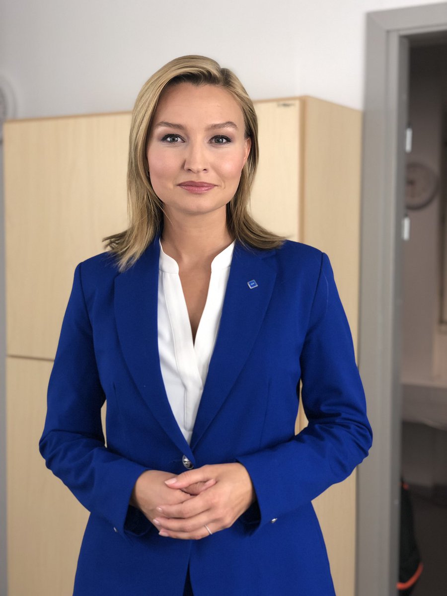 BuschEbba's tweet photo. Nu har väljarna stått ut med Januariöverenskommelsen i ett år. Vad har de fått? Jo, en regering utan riktning och utan en sammanhållen vision för Sverige. Snart i debatt mot Mikael Damberg i Aktuellt om hur den har påverkat Sverige. SVT 2 kl 21! https://t.co/fsgFdzNNAU