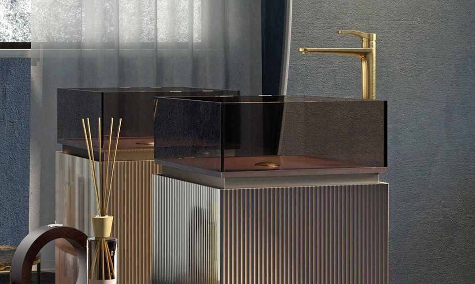 INTERNIMagazine's tweet photo. Eleganza senza tempo per la linea di lavabi totem lavabo contenitivi Plissé di #Artelinea disegnati dallo studio #BizzarriDesign e realizzati completamente in vetro https://t.co/W9Vnv6A4YZ https://t.co/F3OKcfmpAt