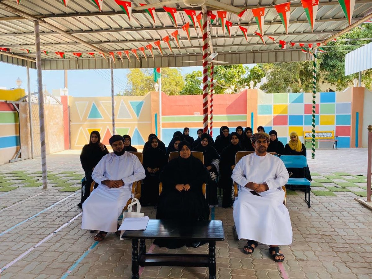 برعاية من *روضة الوفاق الخاصه* تم اختتام البرنامج التدريبي 
أحكام تجويد القرآن الكريم
والذي قدمه أ.عبدالله الشبلي_مشرف تحفيظ القرآن الكريم خلال الفترة من ٥-٩ /١/٢٠٢٠ 
حيث تم التركيز على أحكام النون والميم الساكنه والتنوين وكيفية التلاوة الصحيحه للقرآن الكريم