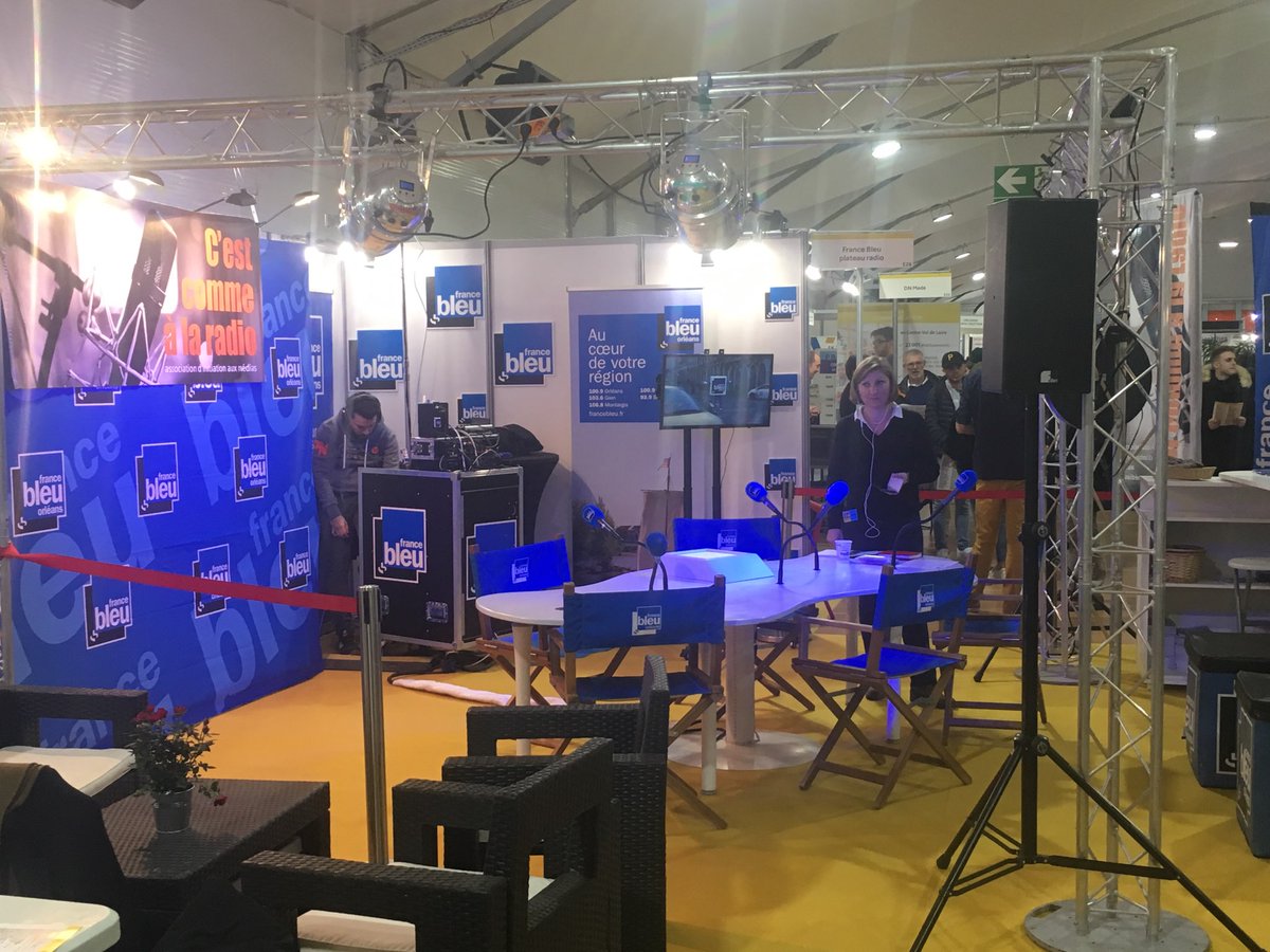 Passez nous voir sur le studio @FBOrleans au forum de l'orientation <a href="/RCValdeLoire/">Région Centre-Val de Loire</a> à Orléans. Carole et Jean-Luc animent des ateliers radio pour les lycéens et c'est chouette !