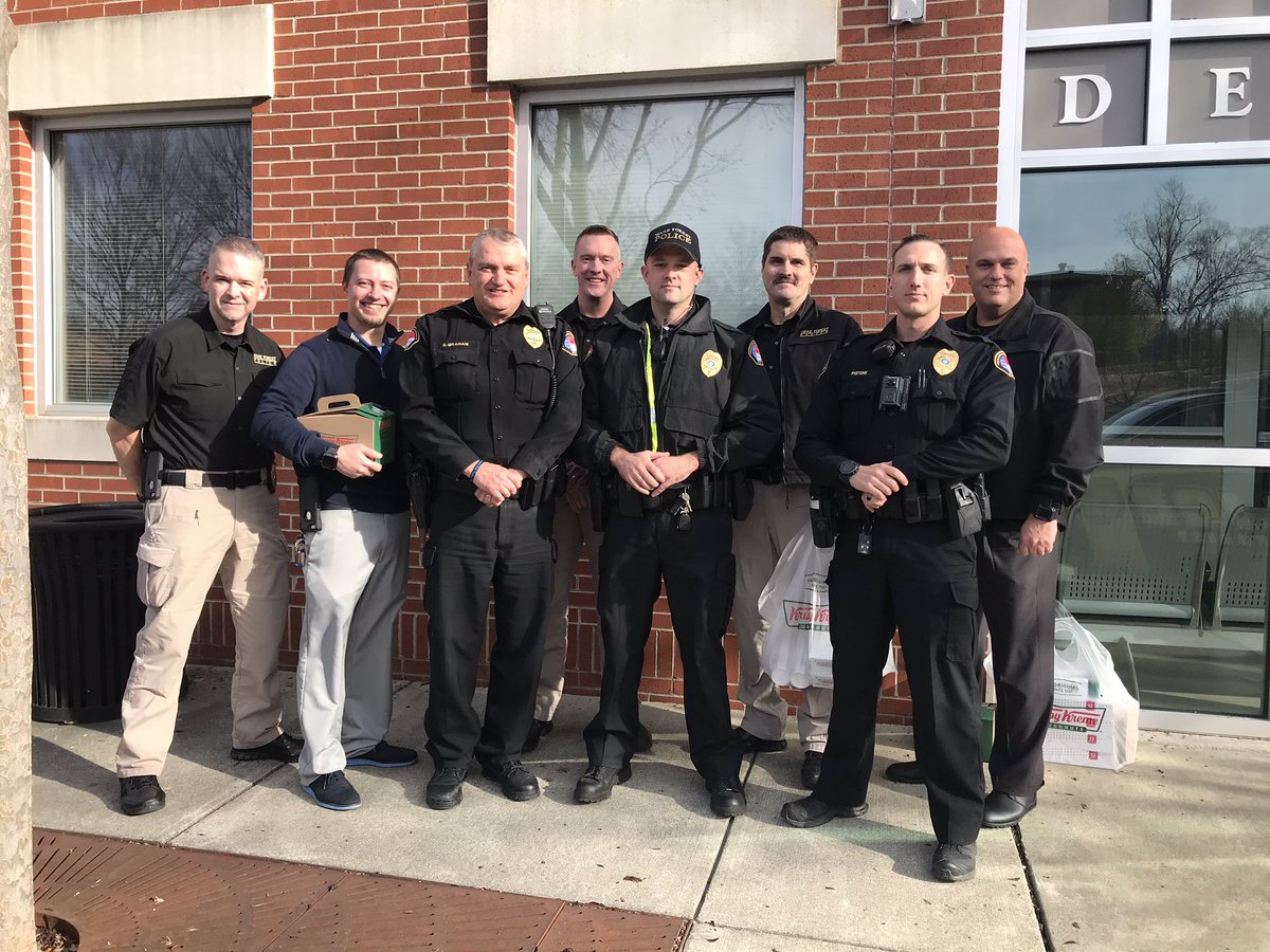 THDGeorgie3647's tweet photo. Thank you @WakeForestPD for all of your continued support and happy National Law Enforcement Day! The Wake Forest Home Depot APPRECIATES YOU! @19Krafty @GJerzTHD @3647Koen @jennifer_mangan @AlexAmoTHD @coryTHD323 https://t.co/nm5L1iKmRq