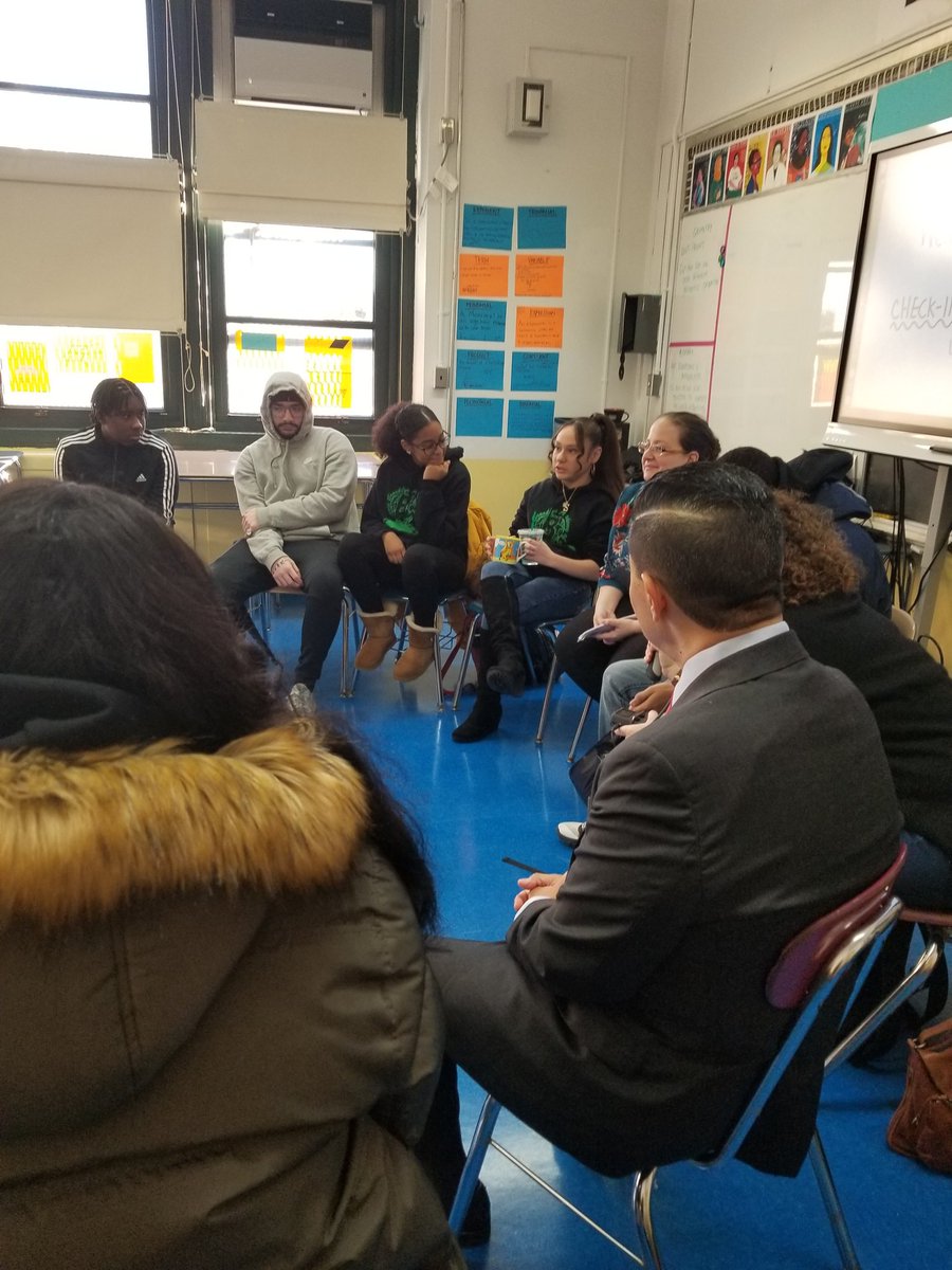 BKAGFPrincipal's tweet photo. Thank you @DOEChancellor for joining our Community Circle this morning @BrooklynGlobal1 and checking out our Trading Room! @D16SuptYMartin @BedStuyD16 @ExecSuptKWatts @RCornegyJr https://t.co/4zeBI6DAZ7