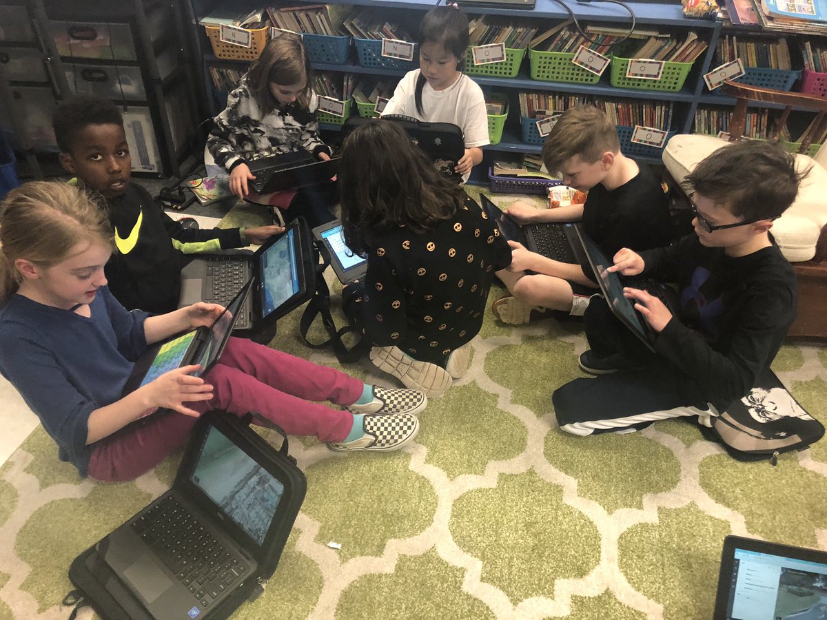 rvines3rdBPES's tweet photo. Using Google Earth to explore!   The possibilities are endless!   @BluffParkElem https://t.co/8N5aJzfNqx