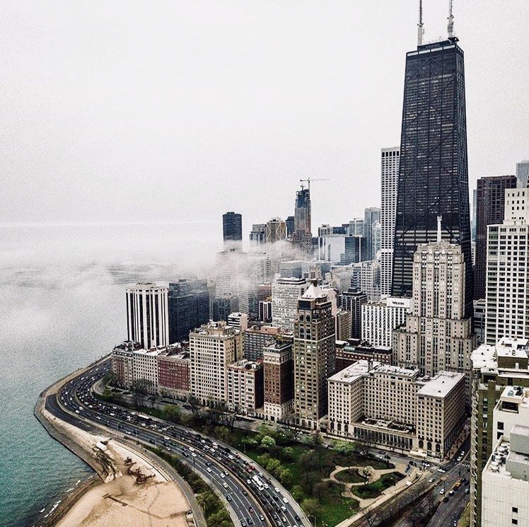 “I’m impressed with the people from Chicago. Hollywood is hype. New York is talk. Chicago is work.”
– Michael Douglas 🏙️

📷: @lifeviachicago

#majestichotelchicago #majestichotel #chicagohotel #chicagohotels #broughtonhotels #itsbeingbroughton