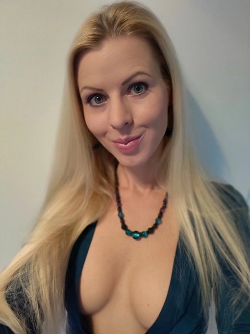 Too sexy for a wedding? 0:-) https://t.co/9wFugSp19c<a href="/tag/camgirl"class="tags"><span>#camgirl</span></a><a href="/tag/skype"class="tags"><span>#skype</span></a>