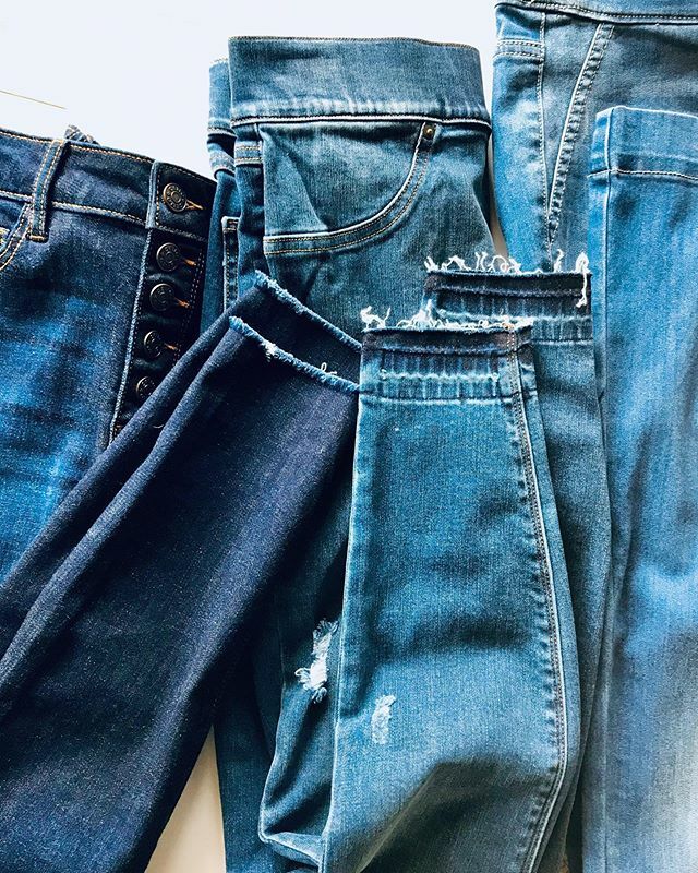 idlehourfw's tweet image. Keeping with the #classicblue2020 
J E A N S 👖 the ultimate classic! So many styles and so many ways to wear!  Come in and try a pair on 😜 open tomorrow 10-3 and Saturday 9-3 #pantonecoloroftheyear #jeansfashion #idlehourboutique #fortwayneboutiques ift.tt/2R0SCVN
