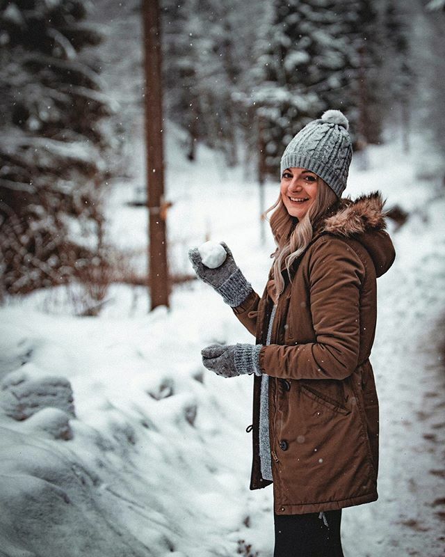 theblondeflow's tweet photo. Člověk nakonec zjišťuje, že potřebuje nový fotky 😅 zase přidávám starou 🙈
.
.
.

#snow #winterwonderland #winter #ootd #winteroutfit #instainspo #prettylittleiiinspo #americanstyle #blondesandcookies #girlyinspo #czechgirl #blogger #smile #winteriscoming #snowing #outfitinsp… https://t.co/zmyPHtIGsO