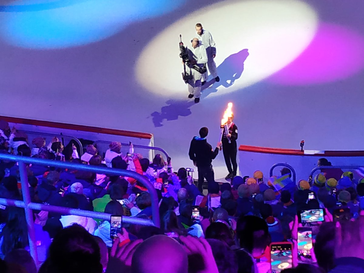 EquipeFRA's tweet photo. Médaillé de bronze du #skihalfpipe à #Sotchi2014, @KevinRolland1 est l'un des derniers relayeurs de la flamme olympique de ces JOJ qui se dérouleront partiellement en France, à @Lestuffes2020 ! #espritbleu #StartNow #Lausanne2020 https://t.co/Qw7f4f8l7M