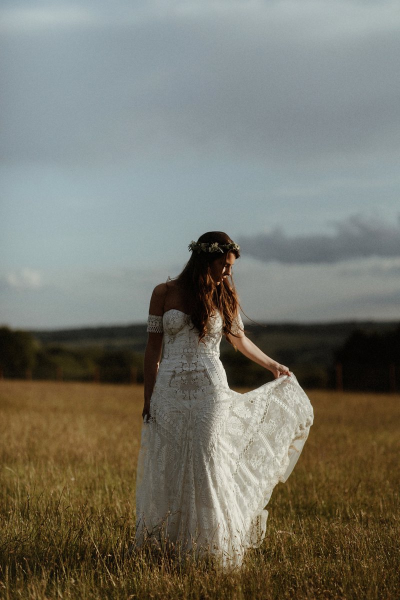 All the bohemian wedding vibes today with Georgie and Will’s outdoor wedding >> whimsicalwonderlandweddings.com/outdoor-weddin… thanks to <a href="/oliviandantogs/">Olivia & Dan Togs</a> <a href="/LandforEvents/">Land for Events</a> <a href="/EmilySMooreMUA/">Emily S Moore</a> <a href="/GandGorgeous/">Green and Gorgeous</a> <a href="/Flame_BBQ/">Flame BBQ</a> <a href="/Baylilybelltent/">Baylily Bell Tents</a>