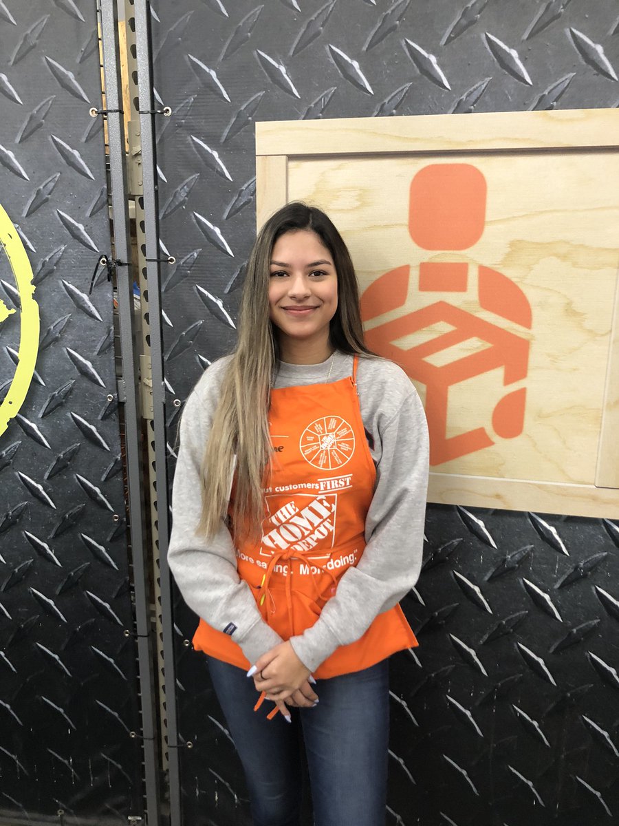 Way to go Karyme, Store 507 Service Desk associate of the month. @muratucur <a href="/JmHD0507/">Jorge M</a> <a href="/stephen16579691/">Stephen Lewis</a> <a href="/Angel_Val23/">Angel Valenzuela</a> <a href="/LewisHom/">Jimmy Lewis</a> @AmberD___